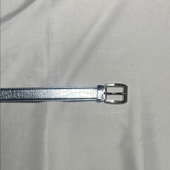 Unisex Adjustable Silver Textured Belt - Picture 3 of 5